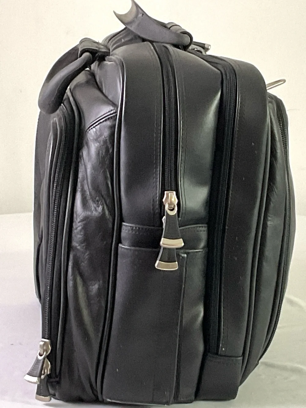 Kensington Black Leather Laptop Briefcase with Shoulder Strap